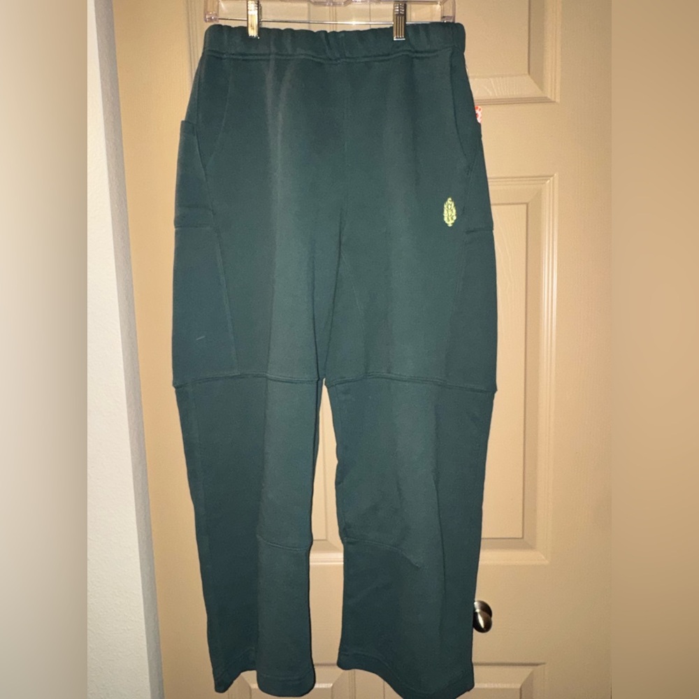 NWT - FP Movement Top Score Barrel Pants (Evergreen)